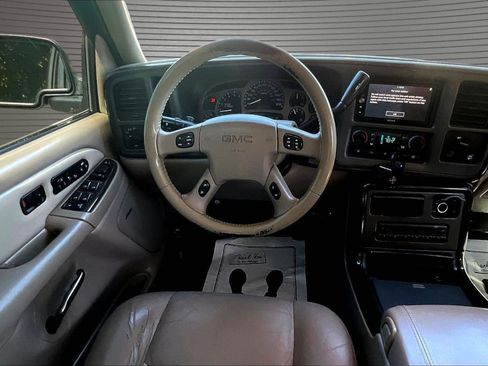 Used 2005 GMC Yukon Denali AWD/4WD image 8