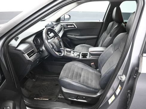 Used 2023 Mitsubishi Outlander SE FWD image 9