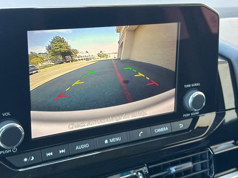 Used 2025 Nissan Pathfinder SV FWD image 22