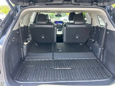 Used 2025 Toyota Highlander Limited AWD/4WD image 10