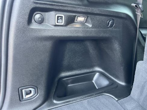 Used 2023 Jeep Grand Cherokee L Laredo image 12