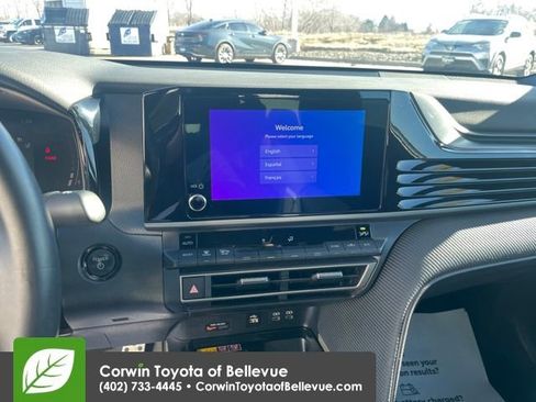 Used 2025 Toyota Camry SE image 17