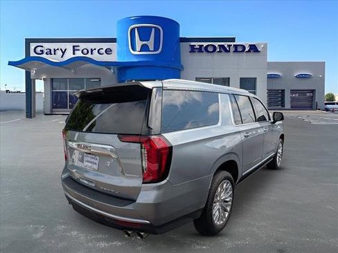 Used 2024 GMC Yukon XL Denali w/ Advanced Technology Package image 2