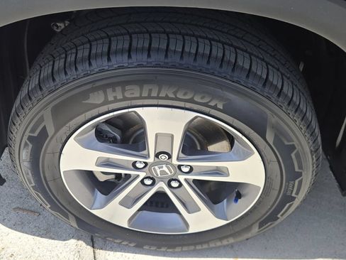 Used 2025 Honda Pilot EX-L image 10