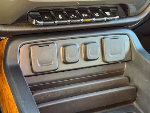 Used 2019 Chevrolet Silverado 2500 High Country w/ Duramax Plus Package image 33