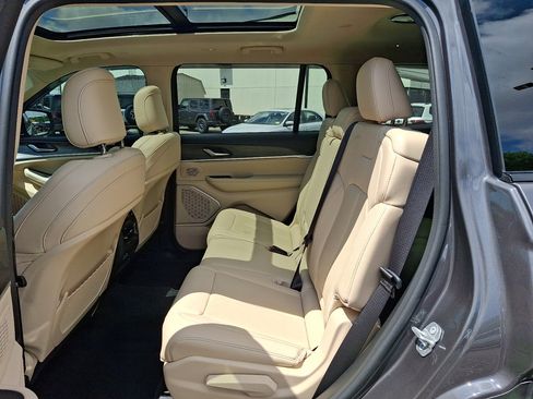 Used 2022 Jeep Grand Cherokee L Limited AWD/4WD image 20