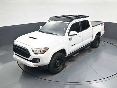 Used 2018 Toyota Tacoma TRD Sport image 31