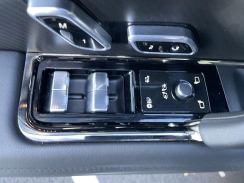 Used 2024 Land Rover Range Rover Sport SV image 40