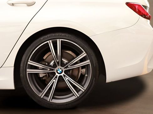 Used 2020 BMW 330i Sedan w/ M Sport Package RWD image 10