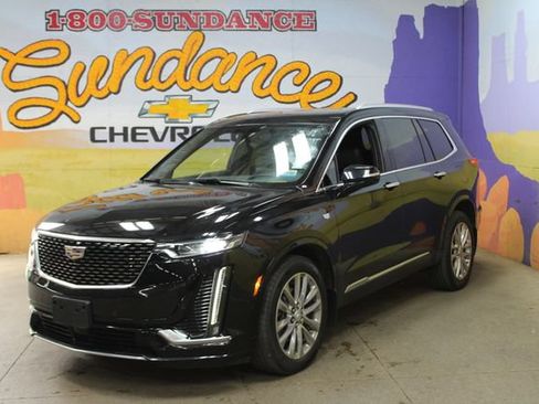 Used 2022 Cadillac XT6 Premium Luxury w/ Platinum Package AWD/4WD image 2