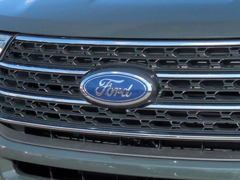 Used 2023 Ford Explorer XLT w/ Equipment Group 202A AWD/4WD image 12