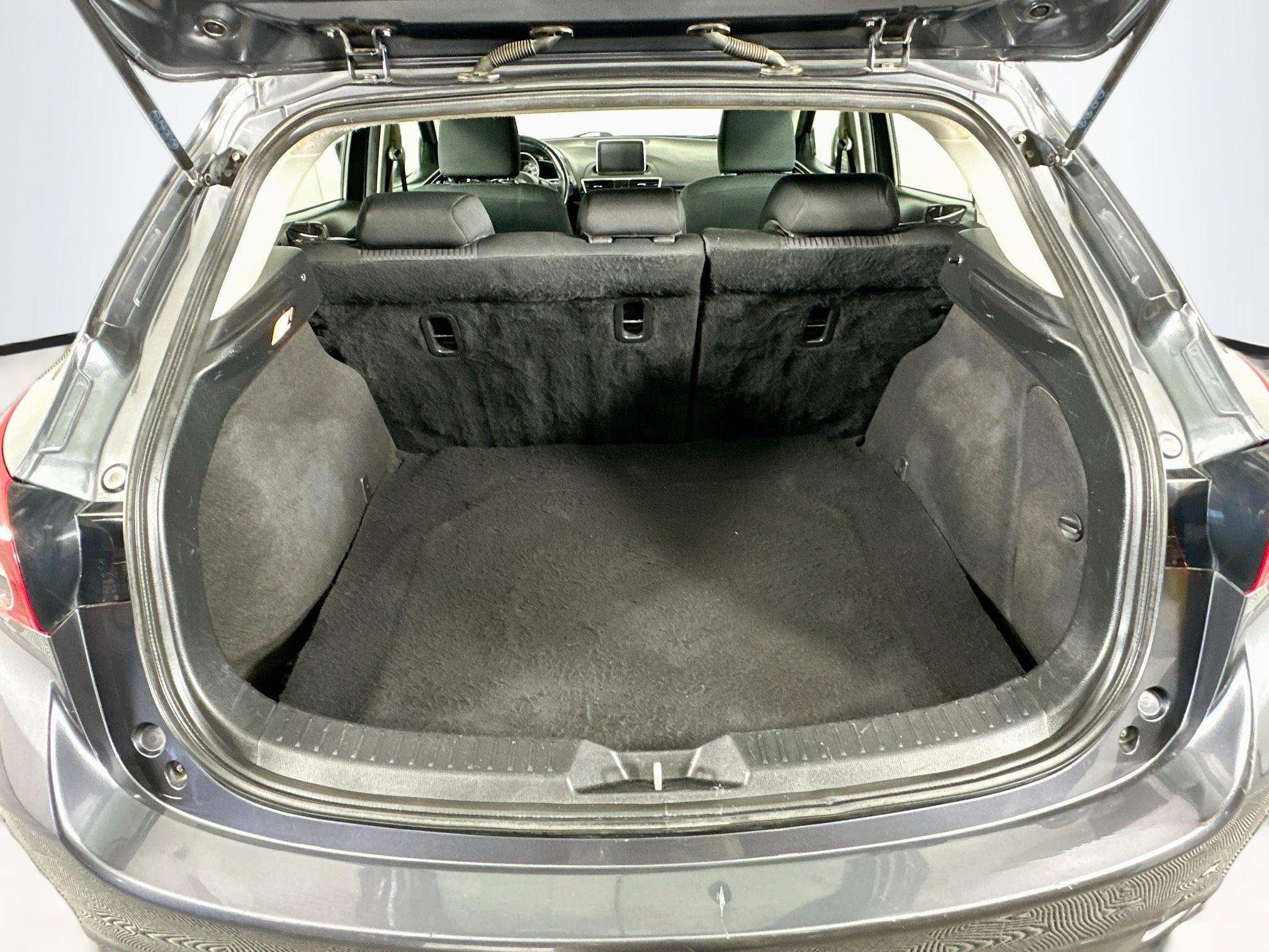 Used 2016 MAZDA MAZDA3 i Touring FWD image 29
