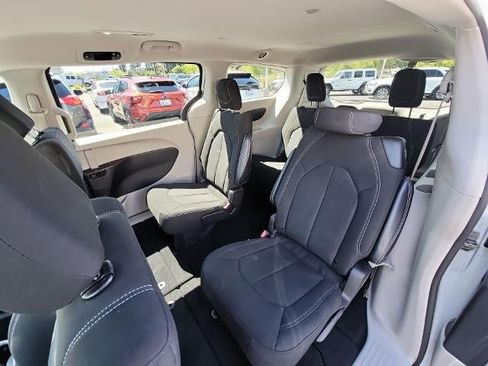 Used 2022 Chrysler Voyager LX FWD image 23