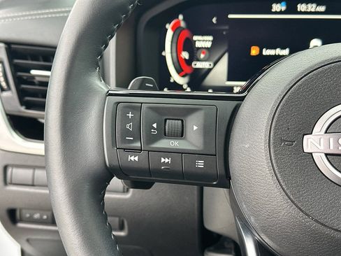 Used 2024 Nissan Rogue SL image 14