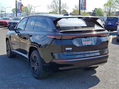 Certified 2024 Jeep Wagoneer Launch Edition image 4