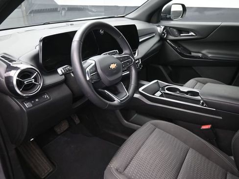 Used 2025 Chevrolet Equinox LT FWD image 18