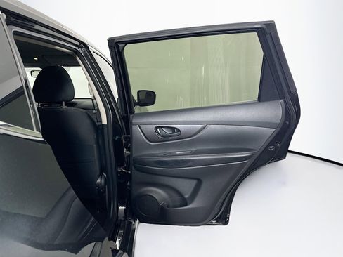 Used 2020 Nissan Rogue S FWD image 28