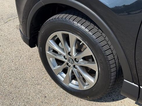 Used 2018 Toyota RAV4 Limited AWD/4WD image 10