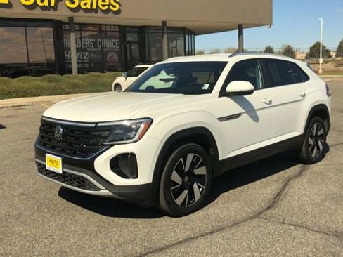 Used 2025 Volkswagen Atlas Cross Sport SE AWD/4WD image 4
