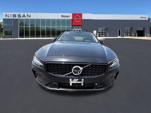 Used 2025 Volvo S60 B5 Plus AWD/4WD image 31