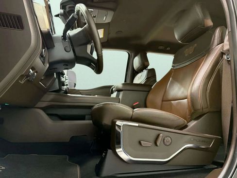 Used 2025 Ford F250 King Ranch w/ Chrome Package image 11