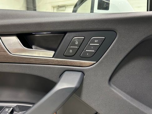 Used 2023 Audi Q5 2.0T Premium w/ Convenience Package AWD/4WD image 12