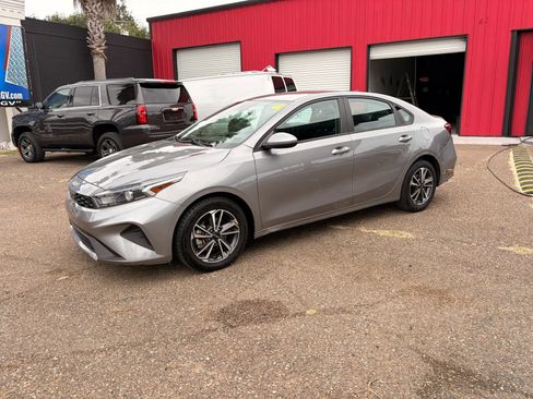 Used 2023 Kia Forte LXS FWD image 2