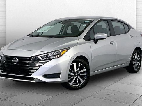 Used 2025 Nissan Versa SV FWD image 12