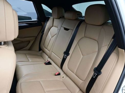 Certified 2019 Porsche Macan image 14