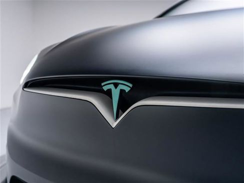Used 2022 Tesla Model X Plaid image 10