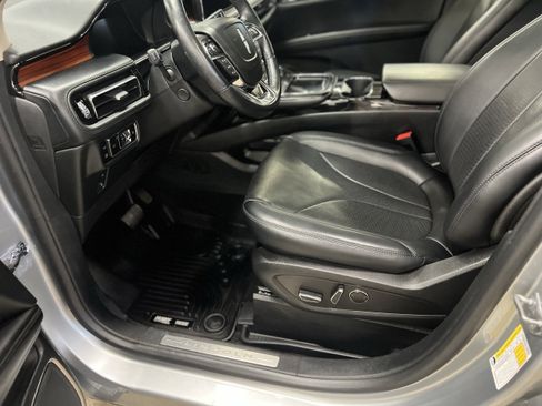Used 2023 Lincoln Nautilus Reserve AWD/4WD image 9