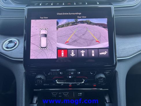 Used 2025 Jeep Grand Cherokee L Limited w/ Luxury Tech Group II AWD/4WD image 8