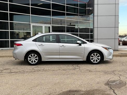 Used 2023 Toyota Corolla LE image 2