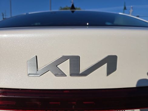 Used 2023 Kia Forte LXS FWD image 4