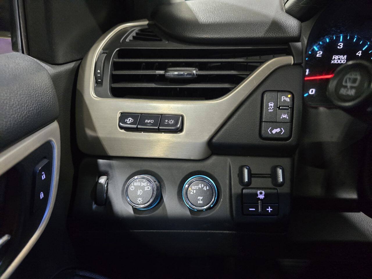 Used 2017 GMC Yukon Denali w/ Open Road Package AWD/4WD image 39