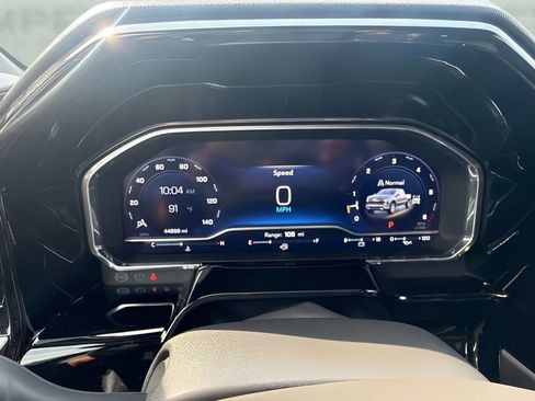 Used 2022 Chevrolet Silverado 1500 LTZ w/ Technology Package AWD/4WD image 17