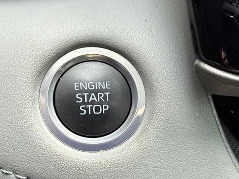 Used 2024 Toyota Highlander XLE AWD/4WD image 24
