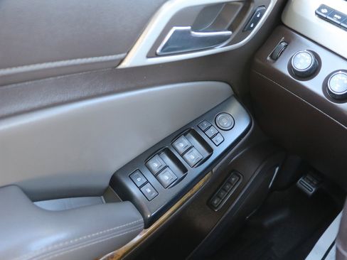 Used 2017 GMC Yukon XL Denali w/ Open Road Package image 11