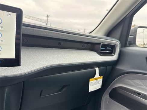 New 2025 Ford Maverick XLT image 25