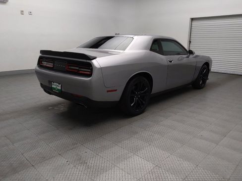 Used 2016 Dodge Challenger SXT w/ Blacktop Package image 9