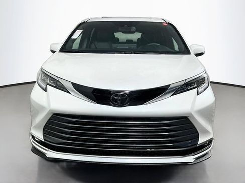 New 2026 Toyota Sienna Limited FWD image 8