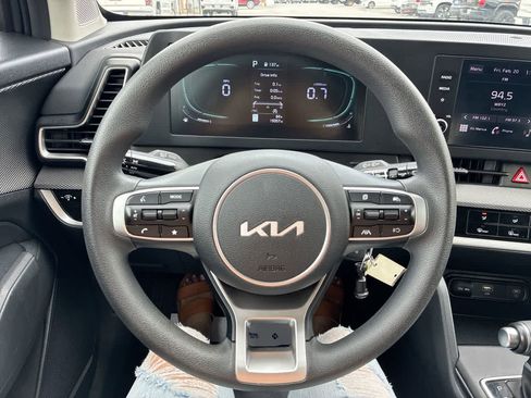Used 2024 Kia Sportage LX image 8