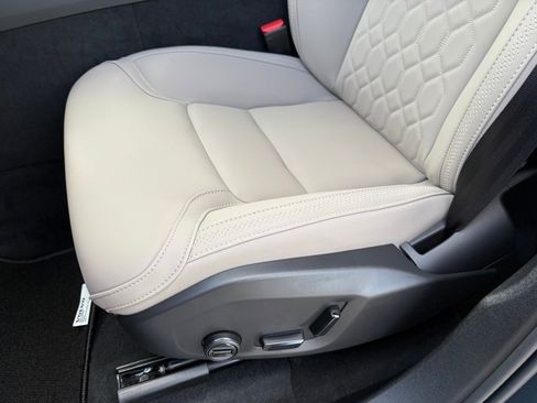 New 2026 Volvo XC60 B5 Plus w/ Protection Package Premier image 18