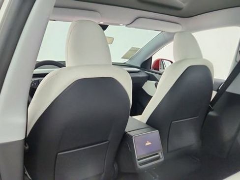 Used 2026 Tesla Model Y AWD image 30