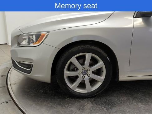 Used 2016 Volvo V60 T5 Premier w/ Convenience Package image 11