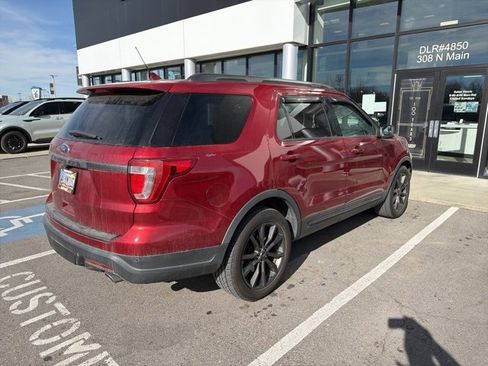 Used 2018 Ford Explorer XLT w/ Equipment Group 202A image 3