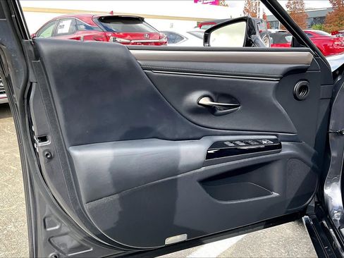 Used 2022 Lexus ES 300h F Sport image 18