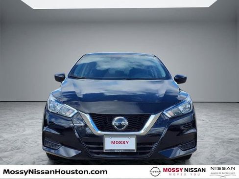 Certified 2020 Nissan Versa S image 3