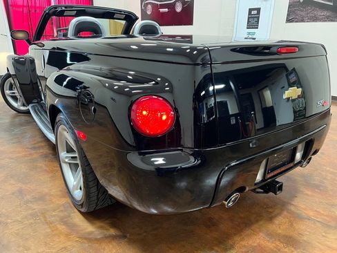 Used 2004 Chevrolet SSR w/ Preferred Equipment Group image 41