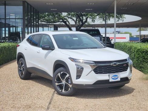 New 2026 Chevrolet Trax RS w/ Sunroof Package image 2